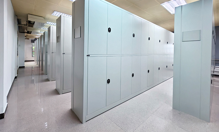 <i>PИIνoܼ䓹ɫ</i>